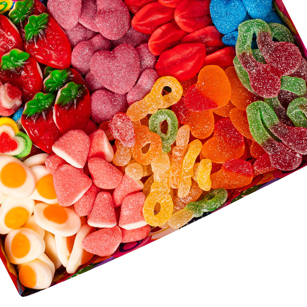Composizione d'esempio di caramelle gommose: labbra, cuori, fragole, uova, ciliegie, ciucci.