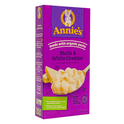 Confezione da 170g pasta al gusto di cheddar bianco Annie's.