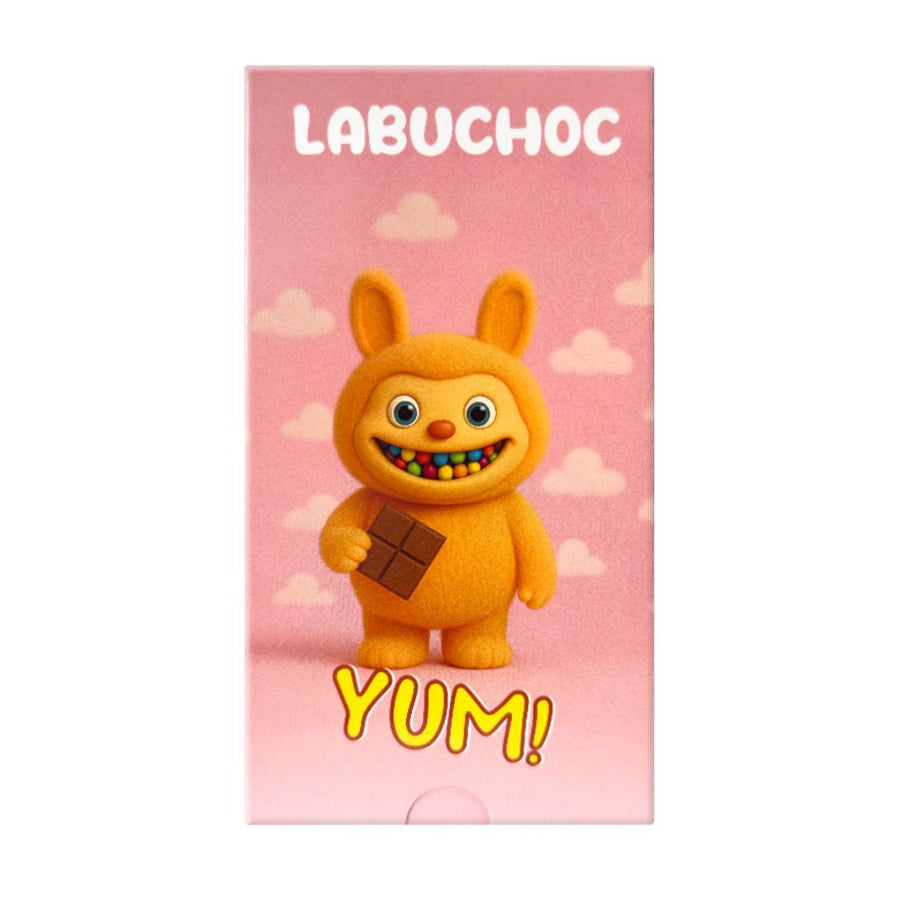 Labuchoc Chocolate Strawberry Cream, Labubu di cioccolato al latte con ripieno di crema alla fragola e zucchero frizzante da 75g.