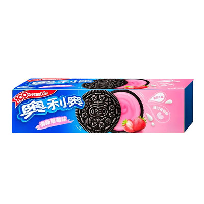 Confezione da 97g di biscotti con crema al gusto di fragola Oreo.