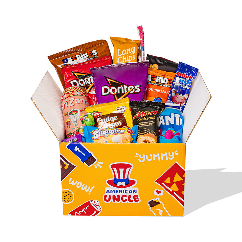 Snack box con al menos 30 productos internacionales: dulces, salados y bebidas.