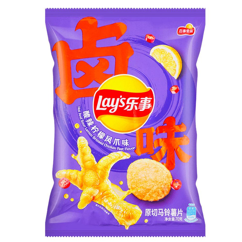 Confezione da 70g di patatine al gusto di zampa di pollo Lay&