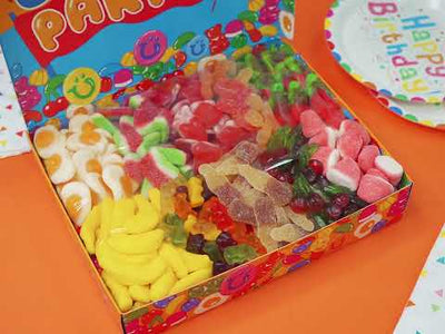 Caja Wunnie Happy Birthday, la caja de dulces para personalizar con las chuches favoritas del cumpleañero.