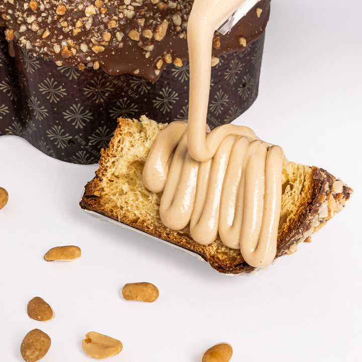 Colomba de Pascua Choco Peanuts por American Uncle, colomba de chocolate y cacahuetes de 800 g con crema de Choco Peanut Butter de 200 g 