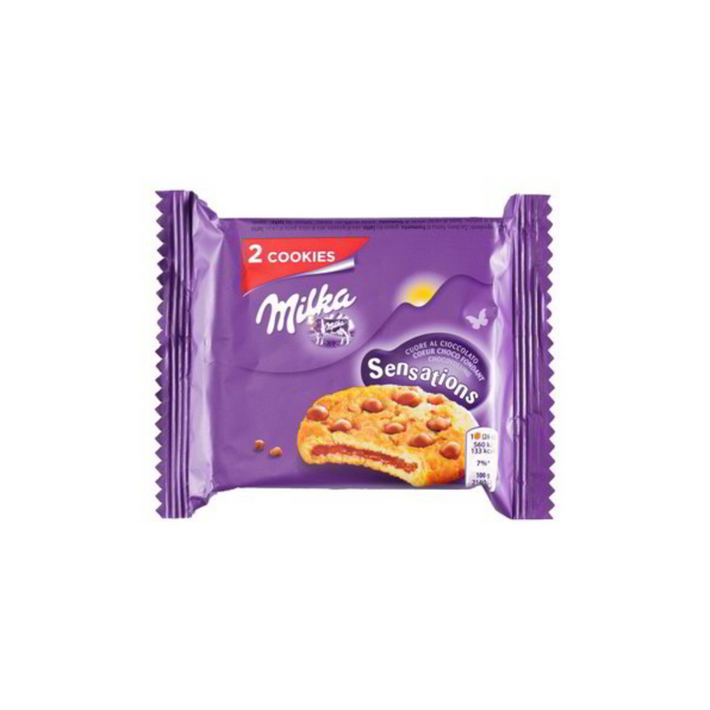 Milka Cookie Sensation, galleta rellena de chocolate con leche con trozos de chocolate de 52g.