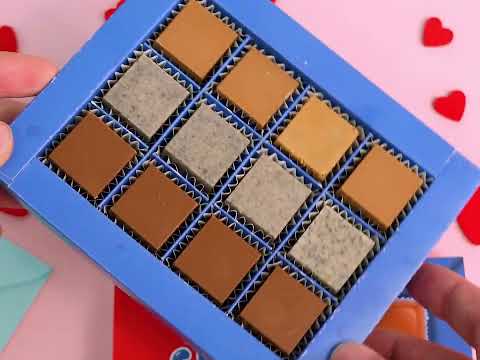 Choco Love Box, caja de 12 bombones surtidos rellenos de mantequilla de maní, toffee y cookies & cream de 130g 